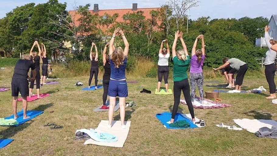 SOMMARYOGA I LJUGARN