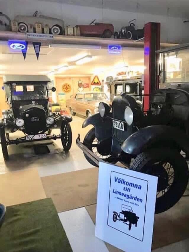 Guidning hos Viklau Gårdsmuseum , Nostalgiutställning mm