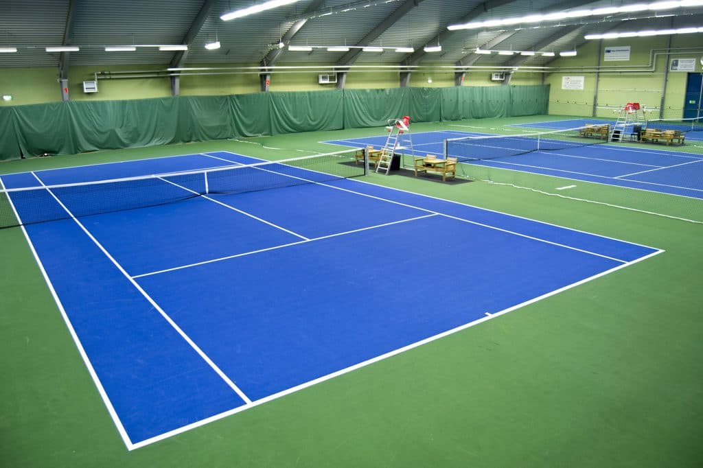 Spela Tennis