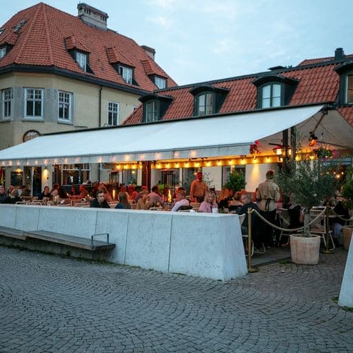 Plaza Restaurant & Pub